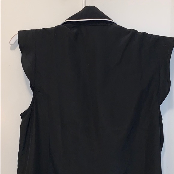 Sleeveless Blouse - Picture 6 of 6